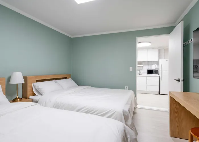 Quiet & Spacious House 7 Mins Walk From Metro Station Appartement *