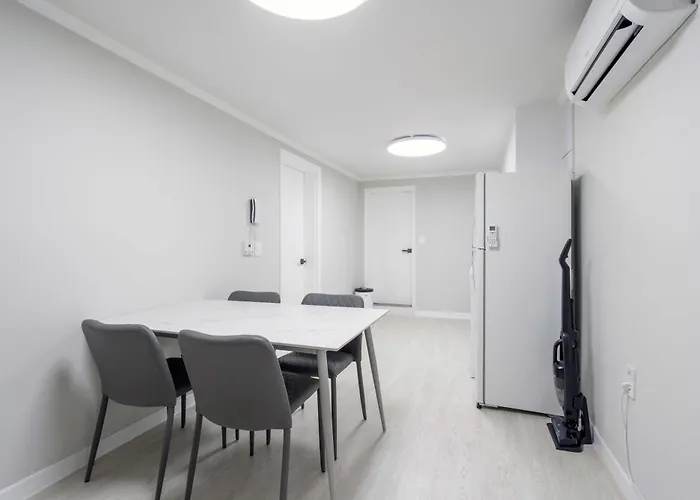 Quiet & Spacious House 7 Mins Walk From Metro Station * Seoel