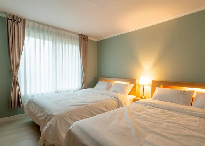 Quiet & Spacious House 7 Mins Walk From Metro Station