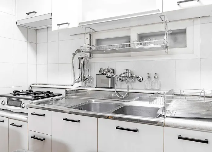 Quiet & Spacious House 7 Mins Walk From Metro Station Appartement Seoel