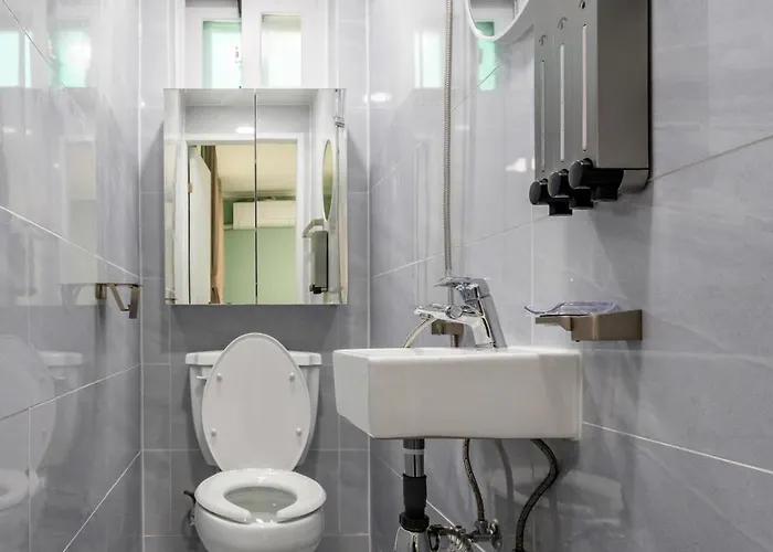 Appartement Quiet & Spacious House 7 Mins Walk From Metro Station