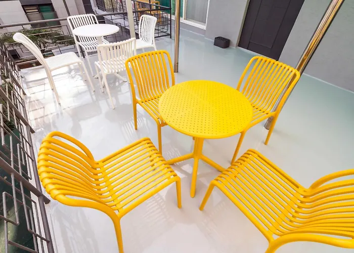 Quiet & Spacious House 7 Mins Walk From Metro Station