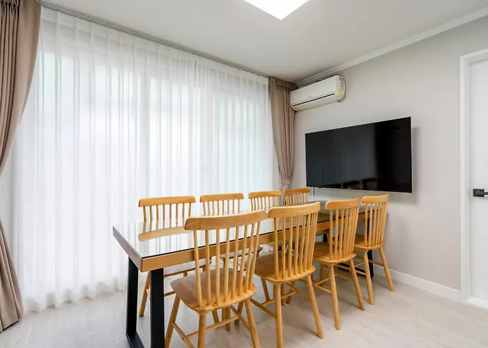 Quiet & Spacious House 7 Mins Walk From Metro Station * Seoel